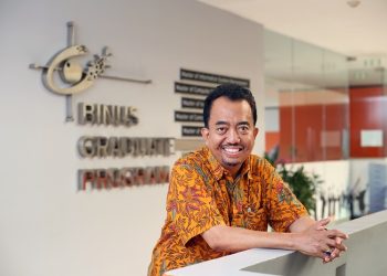 Binus Inside merupakan salah satu pemikiran yang diusung oleh Assoc. Prof. Dr. Ir. Jarot S. Suroso, M.Eng. IPU, yang akan dipaparkannya kepada Senat Universitas dan Yayasan Binus pada saat pemaparan visi-misi dari para calon rektor. Foto: FOKAL.ID/Dhodi Syailendra