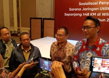 Kepala Bidang Prasarana dan Sarana Utilitas Kota Hananto Krisnawardono, Pelaksana Tugas Kepala Dinas Bina Marga Heru Suwondo, Direktur Utama PT. Modular Inti Konstrindo (MIKO) Harun Kussuwardhono, dan Direktur Utama PT. Jakarta Infrastruktur Propertindo (JIP) Araf Anbiya (dari kiri ke kanan). Foto: Jakpro