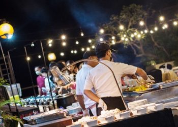 Paduan Kelezatan Barbeque dengan Pemandangan Matahari Terbenam di ASTON Kuta Hotel & Residence