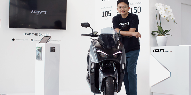 ION Mobility Tampilkan Berbagai Penyempurnaan M1-S dan Rilis Warna Baru di GIIAS 2023