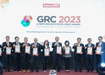 Dewan Juri GRC & Performance Excellence Award 2023 (dari kiri ke kanan) Endro Gunawan, B.Sc., M.Sc., Sofyan Rohidi, MBA, Alan Yazid, BB, MBA, Dr. Pandu Patriadi, SE, MBA, MH, DBA, Dr. Ir. Harry Sutanto, MBA, Dr. Dewi Hanggraeni, SE, MBA, CA, CACP, Ir. Irnanda Laksanawan, M.Sc,Eng. (MBM), PhD, Angreni Puspitasari, SE, MBA, LUTCF, AAIJ, AIIS, CRP, QIP, Eddy Iskandar, B.Sc., M.Sc, PhD, Dr. Ir. Doni Muhardiansyah, M.SI., ERMCP, CERG, CCGO, dan Jerry Marmen B.Sc., M.S., M.MGT, PhD. Foto: BusinessNews Indonesia