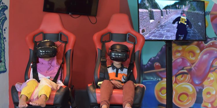 Mercure Convention Center Ancol Hadirkan Seni Instalasi Lampu, VR Games dan Pengalaman Makan Malam Berbeda
