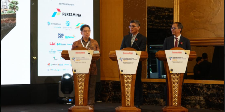 Dirut PGE Raih Penghargaan Best CEO di Industri Energi