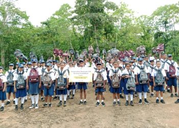 Tingkatkan Kualitas Hidup Masyarakat, UT Berikan Bantuan di Pyainemo, Papua Barat