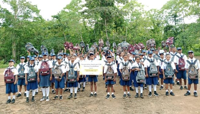 Tingkatkan Kualitas Hidup Masyarakat, UT Berikan Bantuan di Pyainemo, Papua Barat