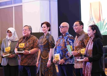 Ketum ILUNI FEB UI Alexandra Askandar Luncurkan Buku Ekonomi Hijau