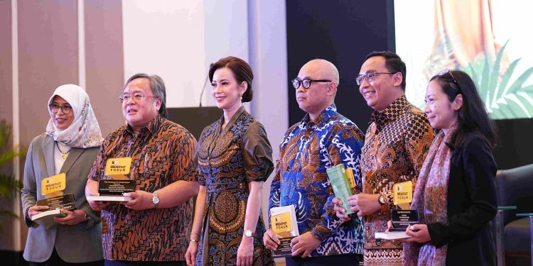 Ketum ILUNI FEB UI Alexandra Askandar Luncurkan Buku Ekonomi Hijau