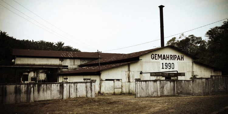 Tumbal Pabrik, Sisi Gelap Kesuksesan yang Tagih Hutang Nyawa