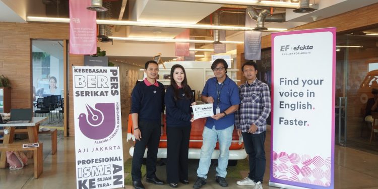 Tingkatkan Kompetensi Bahasa Inggris Jurnalis, EF EFEKTA dan AJI Jakarta Selesaikan Program Beasiswa