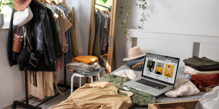 Penuhi Kebutuhan Fashion & Make Up melalui YouTube Shopping Affiliates dan Shopee