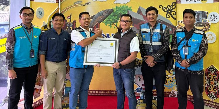Tegaskan Komitmen Berkelanjutan, UT Terima Renewable Energy Certificate di 28 Lokasi Operasional