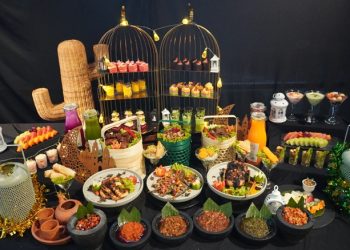 Paket iftar “Bukber Jelajah Nusantara” dari Ibis Styles Jakarta Simatupang menawarkan hidangan khas yang menggugah selera, yang masing-masing mewakili budaya dan tradisi kuliner yang kaya. Foto: Ibis Styles