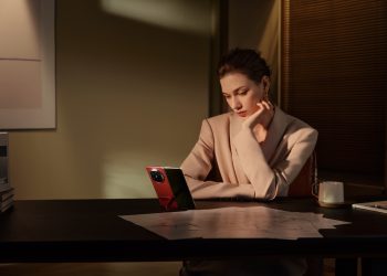 HUAWEI Mate X6: Smartphone Lipat Revolusioner dengan Performa Unggul