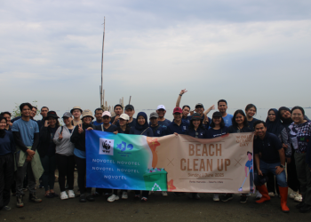 Novotel dan Marine Buddies Gelar Aksi Bersih Pantai Marunda
