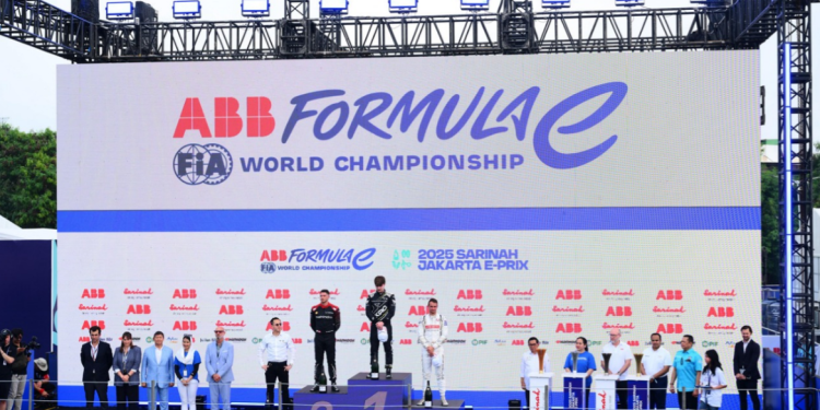 Ticktum Menang Perdana di Formula E 2025 Sarinah Jakarta