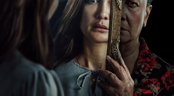 Luna Maya dan Christine Hakim Terjebak Cermin di Teaser “Sukma”