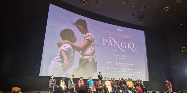 “Pangku” Tayang 6 November, Persembahan Reza Rahadian untuk Ibu