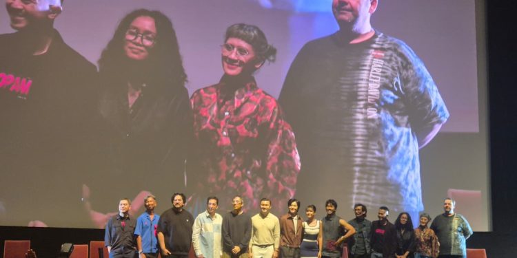 “Dopamin” Tampilkan Perjuangan Cinta Angga – Shenina di Dunia Gila