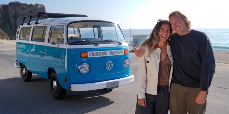 VW Kombi Azul Terbakar Namun Spiritnya Hidup Kembali Melalui ID. Buzz