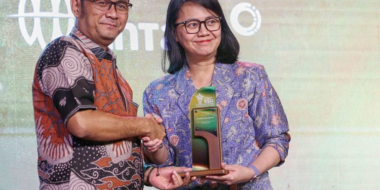 United Tractors Raih Eco-Innovation Berkat Komitmen Lingkungan pada Apresiasi ESG