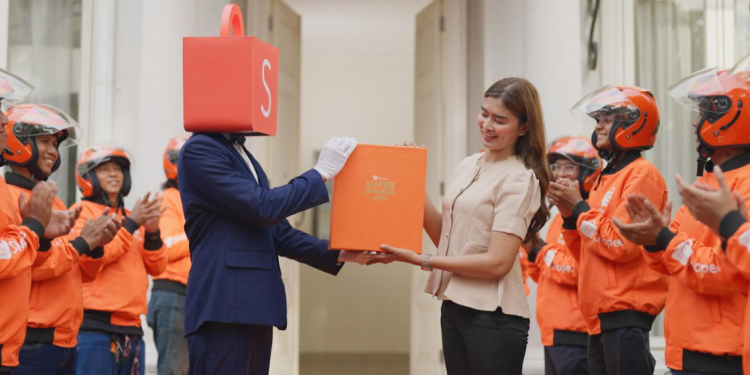 Shopee Super Awards Bawa Panggung Penghargaan Ke Rumah dan Kantor Pemenang