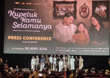 “Kupeluk Kamu Selamanya” Kisah Ibu Berdamai dengan Hidup dan Cinta