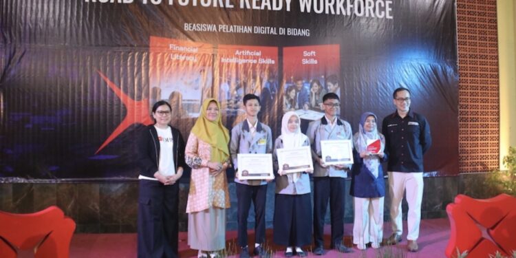 DBS Foundation dan Dicoding Gelar Workshop Coding di SMK Wikrama