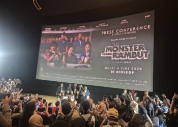 “Monster Pabrik Rambut” Sajikan Horor Retro, Angkat Keresahan Pekerja Lembur