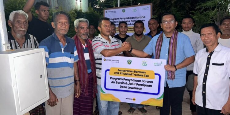 United Tractors Hadirkan Air Bersih untuk Warga Desa Lewouran NTT